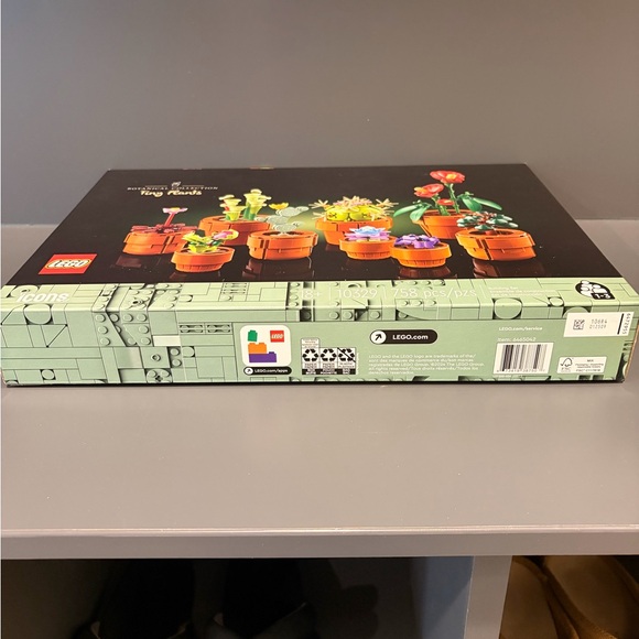 LEGO Botanical Collection Tiny Plants Set - Red, Green, Yellow - Picture 3 of 3